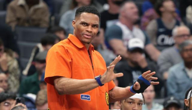 博鱼体育-保四岌岌可危！快艇拉响警报 小卡：想念韦少